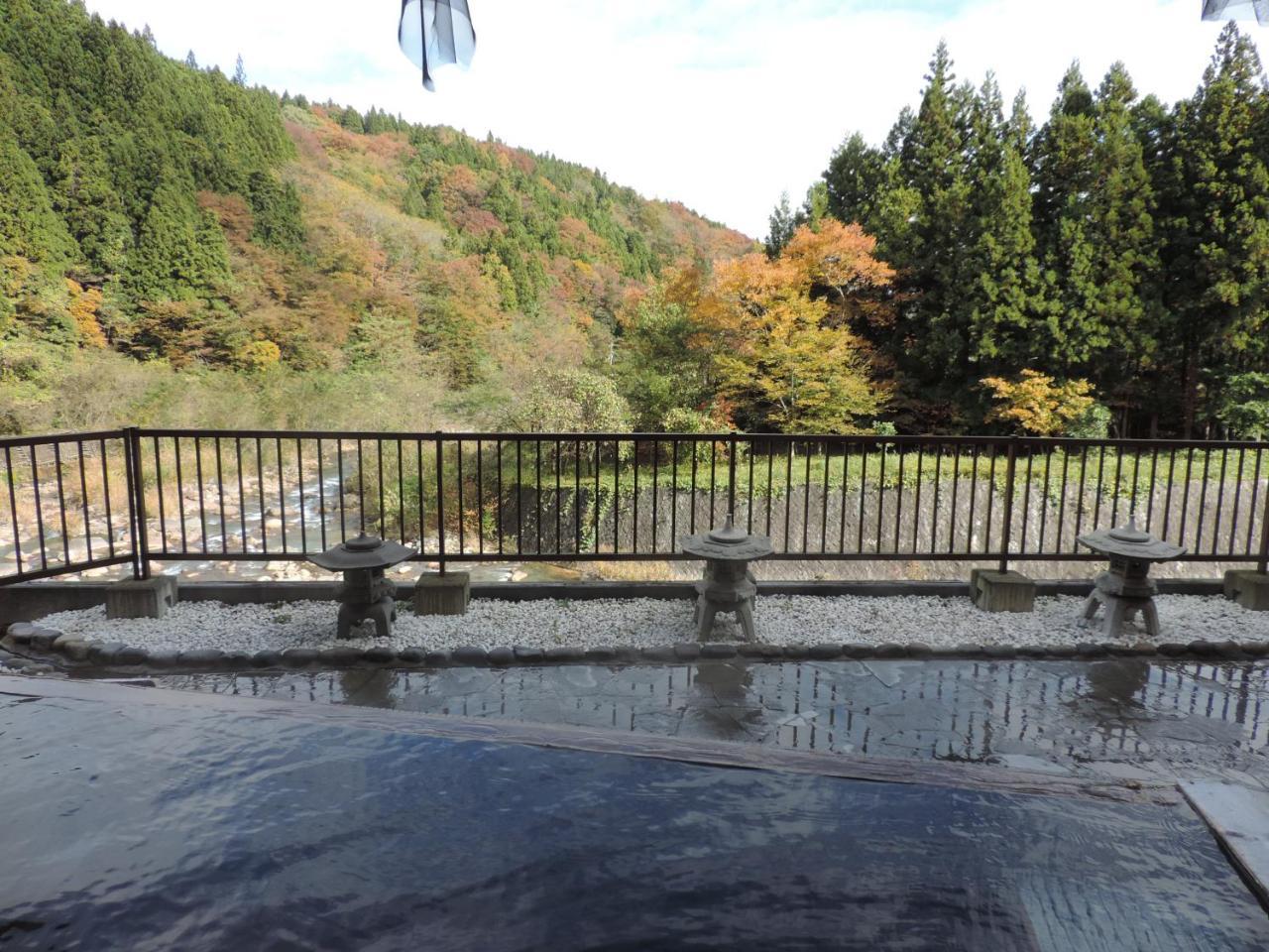 土湯温泉 やすらぎの宿 向瀧旅館 Fukushima  Exterior foto
